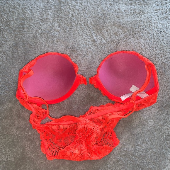 PINK lacy push-up bra - Picture 2 of 3